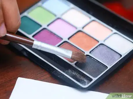 Imagen titulada Use Eyeshadow as Eyeliner Step 5