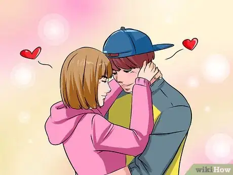 Imagen titulada Romantically Hug a Guy Step 5