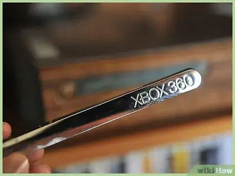 Imagen titulada Force Eject a Disc Stuck in Your Xbox 360 Step 1