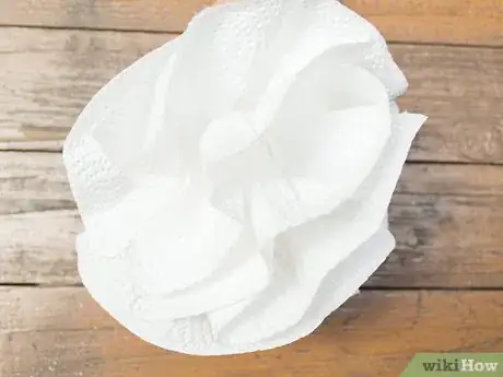 Imagen titulada Make Flowers Made of Toilet Paper Step 4