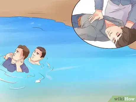 Imagen titulada Rescue an Active Drowning Victim Step 10