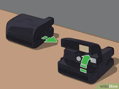 Imagen titulada Use a Polaroid One Step Camera Step 3