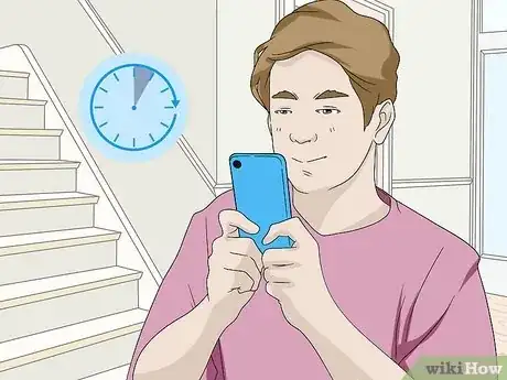 Imagen titulada How Often to Text After the First Date Step 2