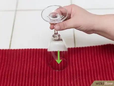 Imagen titulada Clean Wine Glasses Step 6