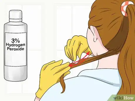 Imagen titulada Bleach Your Hair With Hydrogen Peroxide Step 4