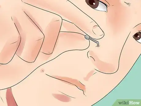 Imagen titulada Take Your Nose Stud in and out of Your Nose Step 4