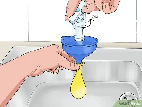 Imagen titulada Fill Up a Water Balloon Step 12