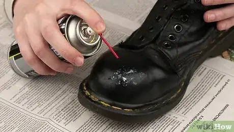 Imagen titulada Clean Dr. Martens Shoes Step 14