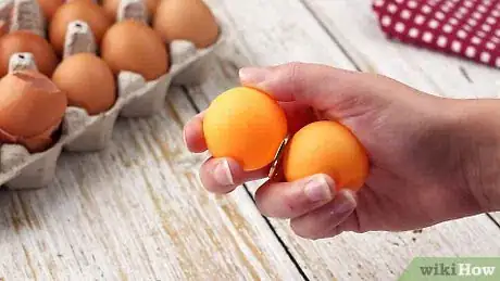 Imagen titulada Break an Egg with One Hand Step 7