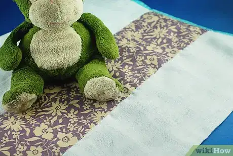 Imagen titulada Make a Burp Cloth Intro