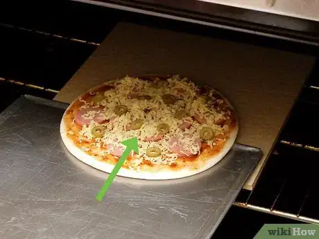 Imagen titulada Cook Pizza in a Gas Oven Step 4