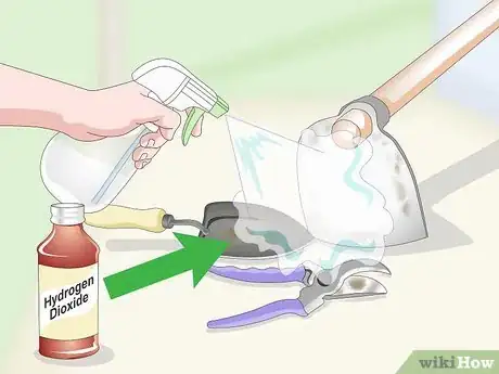 Imagen titulada Disinfect Gardening Tools Step 6