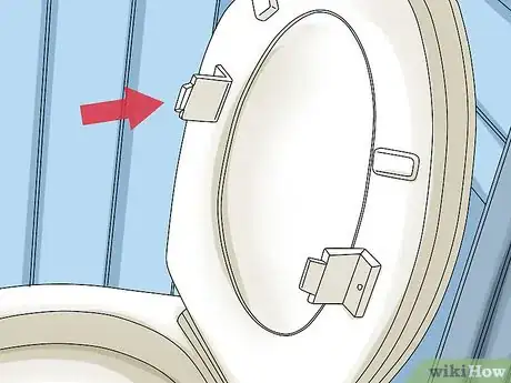 Imagen titulada Remove a Toilet Seat Step 12