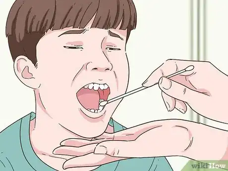 Imagen titulada Painlessly Pull Out a Loose Baby Tooth Step 4