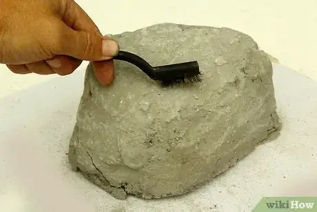 Imagen titulada Make Fake Rocks with Concrete Step 11