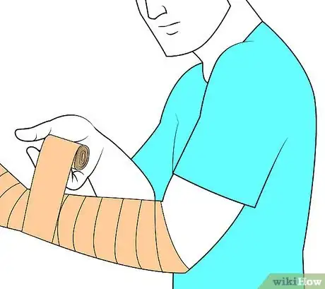 Imagen titulada Wrap a Wrist Step 12