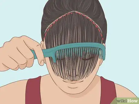 Imagen titulada Cut Your Own Bangs Step 1