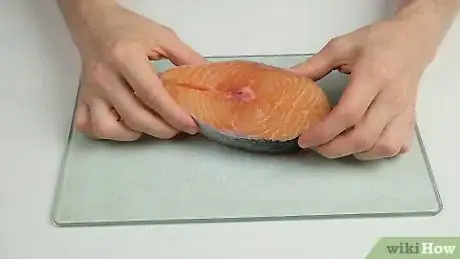 Imagen titulada Defrost Salmon Step 15