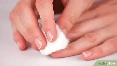 Imagen titulada Clean Your Fingernails Step 5