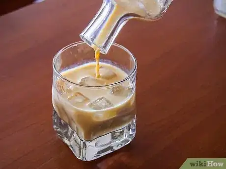 Imagen titulada Drink Amarula Step 2