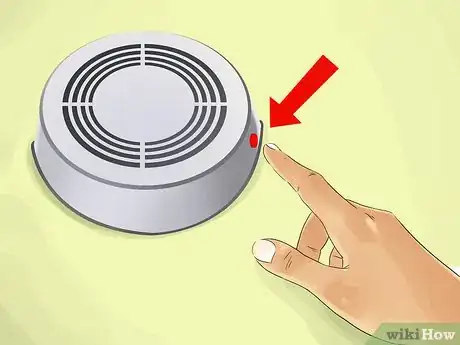 Imagen titulada Test a Smoke Detector Step 3