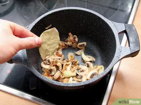 Imagen titulada Make Mushroom Soup Step 5