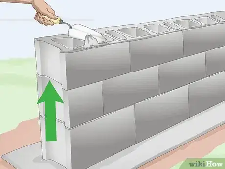 Imagen titulada Build a Cinder Block Wall Step 21
