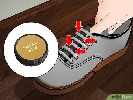 Imagen titulada Stop Your Shoes from Squeaking Step 8