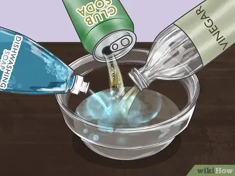 Imagen titulada Clean Your Car With Home Ingredients Step 24