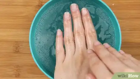 Imagen titulada Remove Nail Glue from Nails Step 14