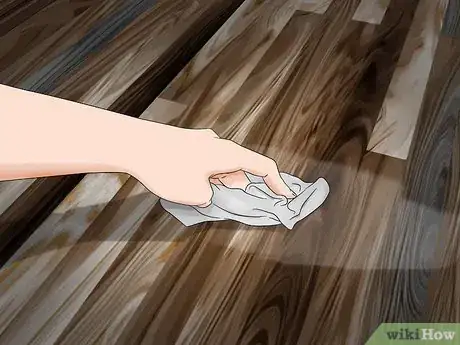 Imagen titulada Clean Old Hardwood Floors Step 4