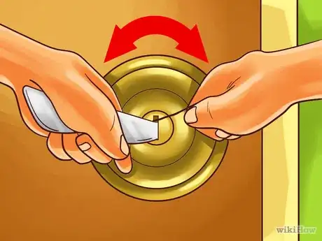 Imagen titulada Open a Door With a Knife Step 5.png