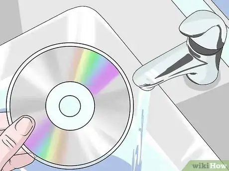 Imagen titulada Clean a PS4 Disc Step 10