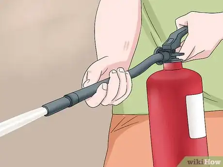 Imagen titulada Put Out Electrical Fires Step 10