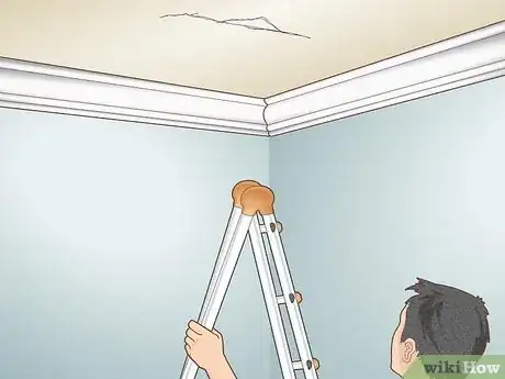 Imagen titulada Fix Ceiling Cracks Step 2