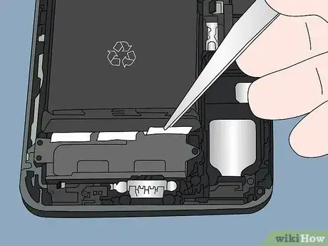 Imagen titulada Replace an iPhone Battery Step 25