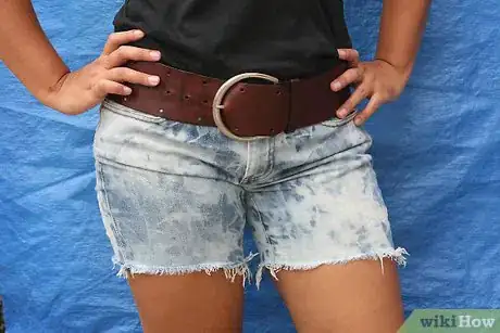 Imagen titulada Make Dirty Denim Distressed Cut Off Shorts Step 6Bullet1