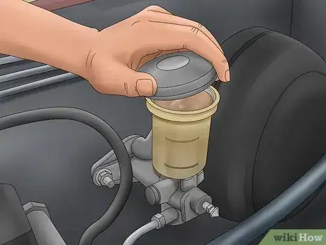 Imagen titulada Add Brake Fluid to the Clutch Master Cylinder Step 8