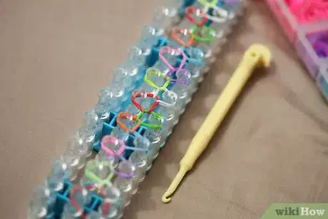 Imagen titulada Make a Rainbow Loom Bracelet Step 8