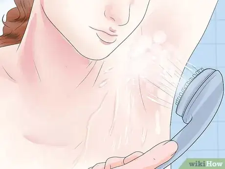 Imagen titulada Shave Your Armpits Step 1