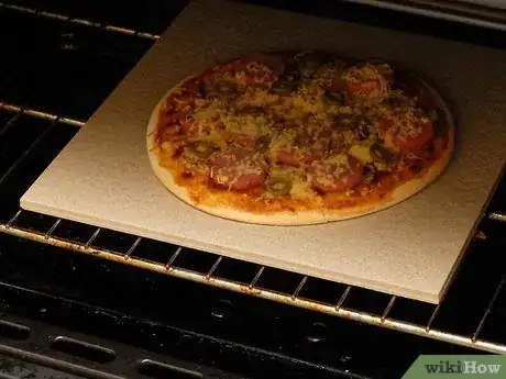 Imagen titulada Cook Pizza in a Gas Oven Step 5