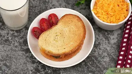 Imagen titulada Make a Grilled Cheese Sandwich Using a Microwave Step 12