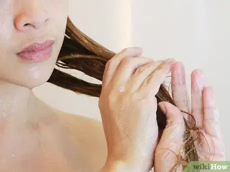 Imagen titulada Make Hair Dry Faster Without a Blow Dryer Step 2