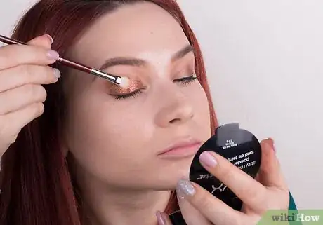 Imagen titulada Apply Foil Eyeshadow Step 11