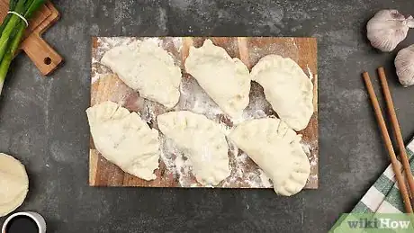 Imagen titulada Make Chinese Dumplings Step 13