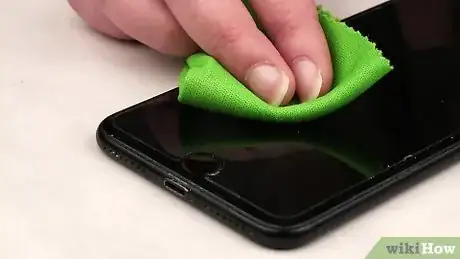 Imagen titulada Remove Scratches from a Phone Screen Step 11