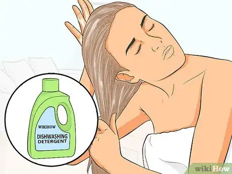 Imagen titulada Get Olive Oil Out of Your Hair Step 5