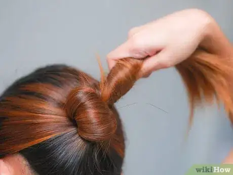 Imagen titulada Do Hairstyles With a Twisty Bump Step 18