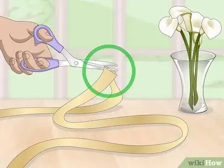 Imagen titulada Decorate a Flower Vase with a Ribbon Step 3