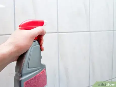 Imagen titulada Remove Soap Scum from Tile Step 1